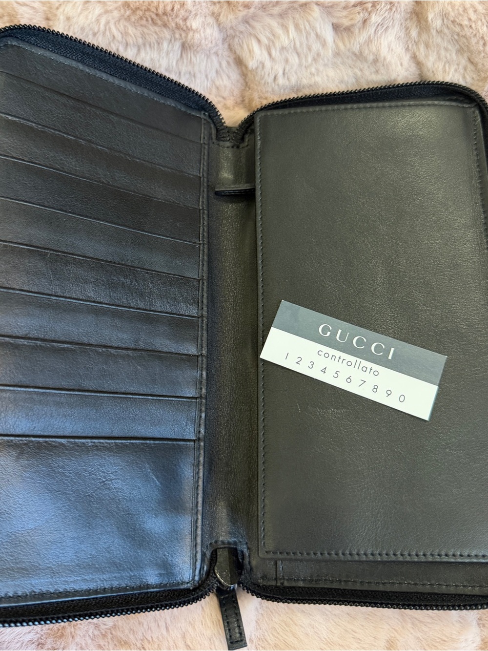 Gucci Black Leather Wallet with Embossed Logo - Picture 11 of 16